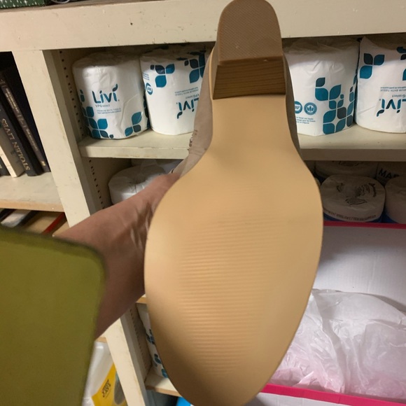 Boots - Picture 4 of 9